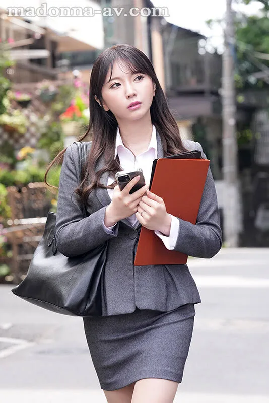 麗しきランジェリー、唾液と精液で汚れた酬いの人妻保険外交員 新妻ゆうか サンプル画像1