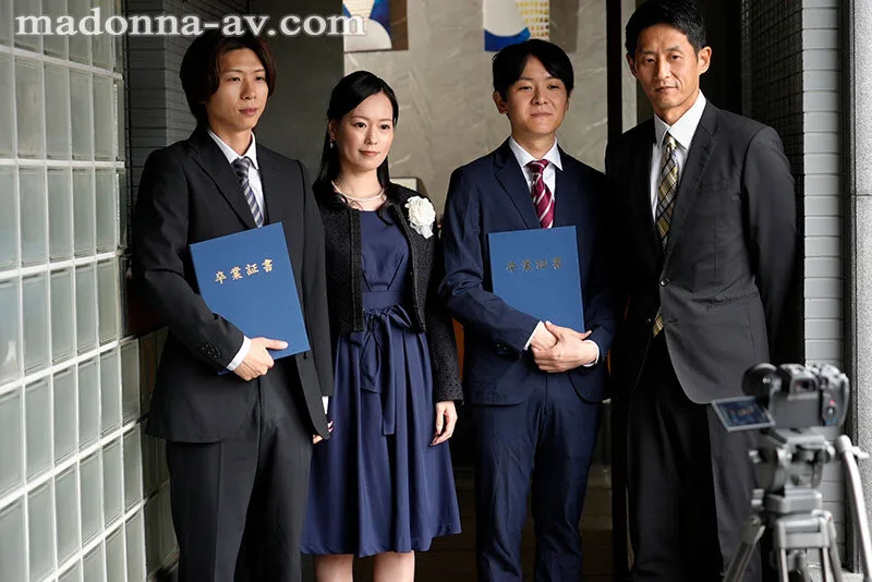 息子の友人ともう5年間、セフレ関係を続けていますー。 年下の子と不埒な火遊び…中出し情事に溺れる私。 岬ひかり サンプル画像1