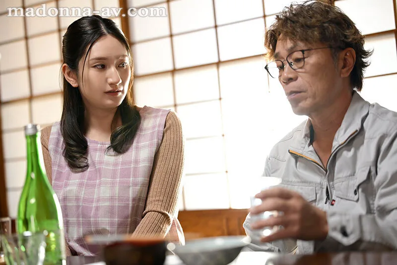 娘が旅行中の一週間…娘の親友で保育士の玲衣さんに誘われ、十数年ぶりに滾る男根で爆乳と肉厚マ○コを心ゆくまで頬張ったワシ。 木村玲衣 サンプル画像1