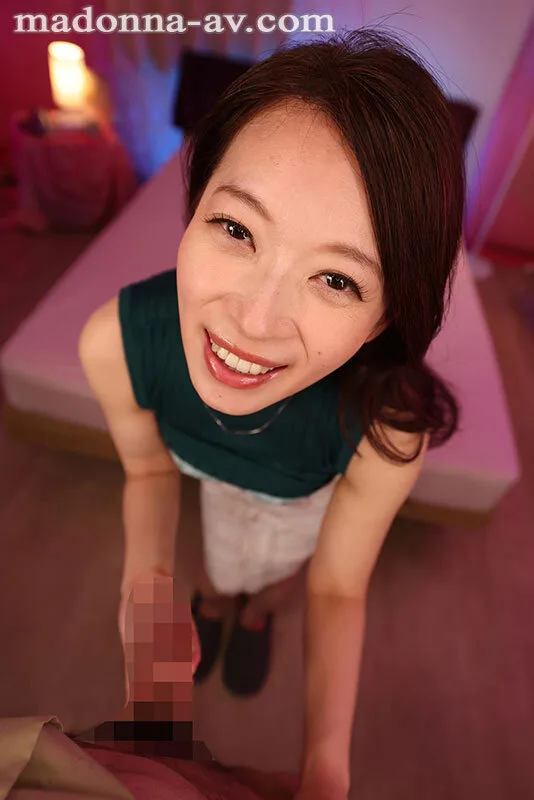 【VR】初VR三雲彩葉 年の差マッチングアプリで出逢った美人妻・彩葉さんを 僕の若さと勢いで肉欲の虜にしてやろうと思ったら 逆にイカされまくり彼女との貪欲ナマ中SEXに沼ってしまった 超高画質8K サンプル画像4
