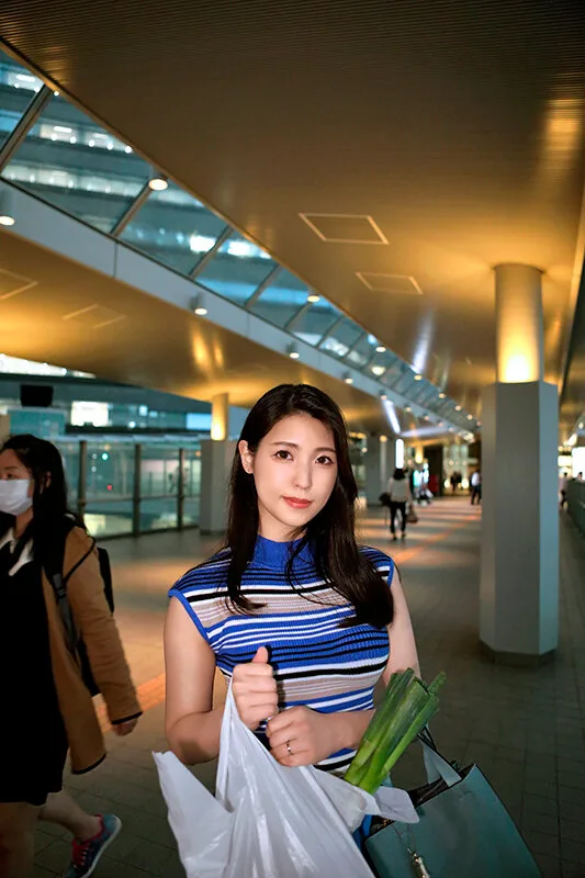 「あなた、許して…。」夫との平凡なSEXでは物足りない美人妻たちが高級なTバックを履いて下半身を恥じ晒す サンプル画像15