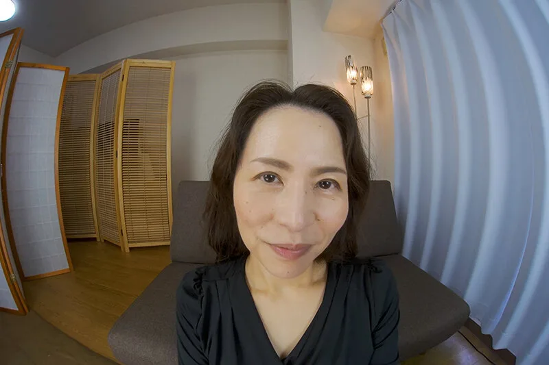 【VR】五十路熟女に顔を舐められてぞわぞわするVR サンプル画像2