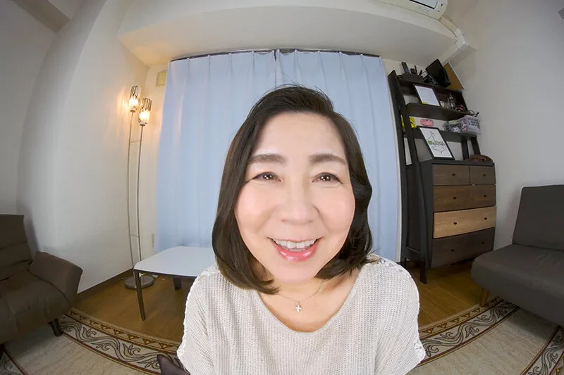 【VR】五十路熟女に顔を舐められてぞわぞわするVR サンプル画像4