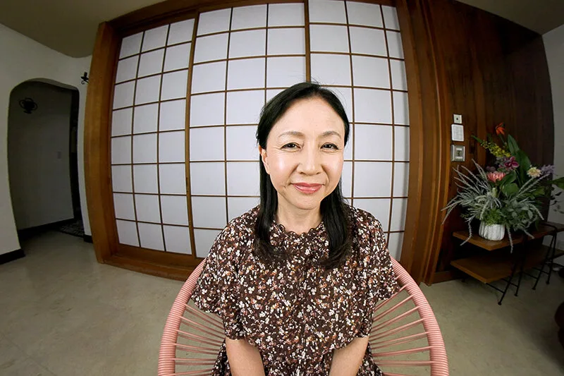 【VR】五十路熟女に顔を舐められてぞわぞわするVR サンプル画像8