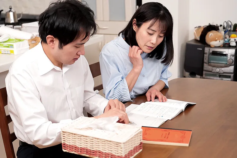 優しくてキレイなお義母さんに恋をしてしまった僕 平岡里枝子 サンプル画像3