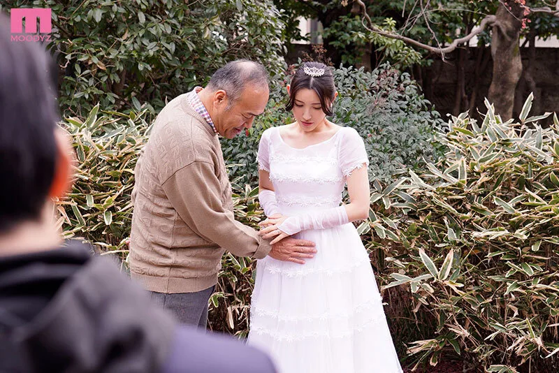 孕んだのはどっちの子？夫との子作りSEXの後、同居する義父に中出しされ続けた末にデキたのは… 森沢かな サンプル画像1