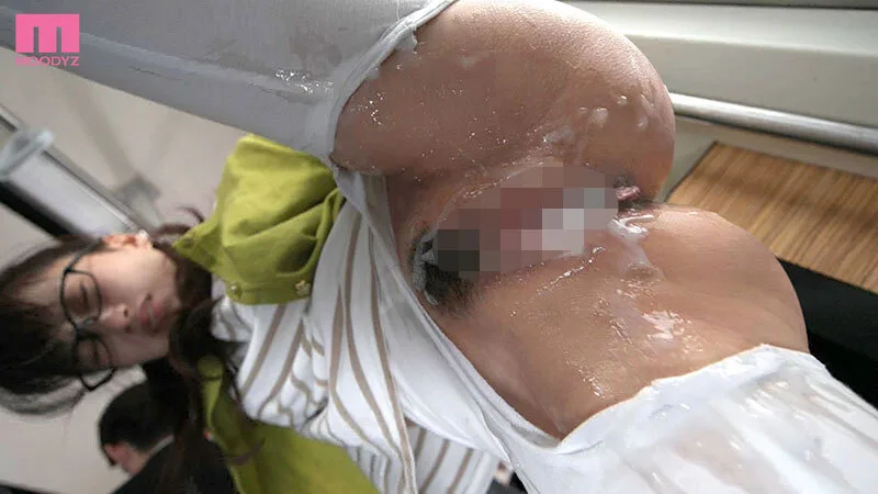 地味めがね巨乳の人妻介護士をいいなり早漏体質にした尿失禁孕ませ痴●電車 天宮花南 サンプル画像6
