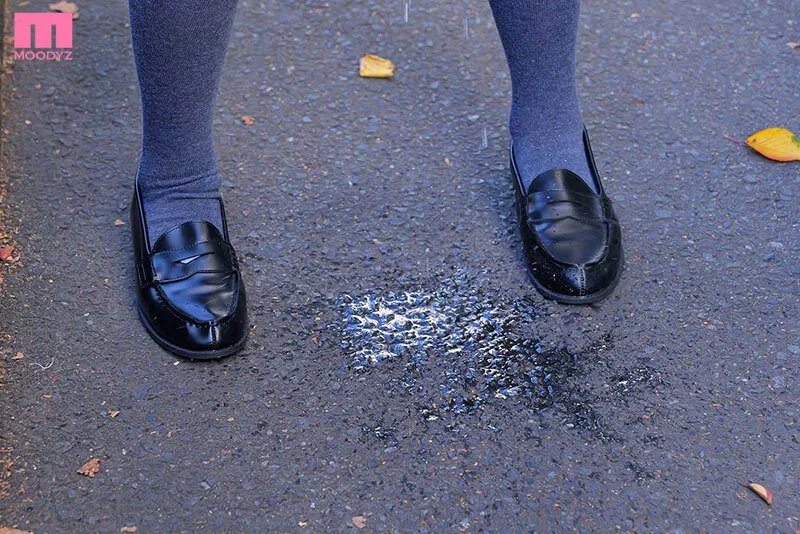 親友の彼女の悩みを聞くフリして媚薬漬けリモバイ調教とデカチン膣奥ピストンで沼らせるお漏らしザコま●こ開発NTR 川口桜 サンプル画像12