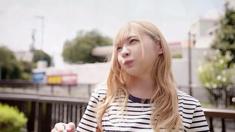 大好きな彼女の声とはつゆ知らず、大嫌いな隣人の部屋から聞こえる喘ぎ声に勃起してしまった 一条みお サンプル画像1