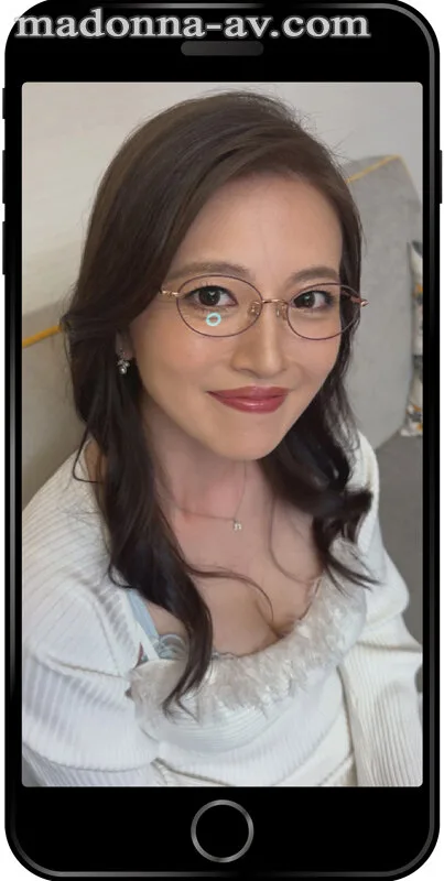 【スマホ推奨】 タテ動画 サクっとヌキたい人専門。 ※こちらは≪MADOOOON!!!! めがね 「ただ、‘眼鏡’だけかけてと言われて来ました。」≫の本編中にスマホで撮影した映像です―。 木下凛々子 サンプル画像2