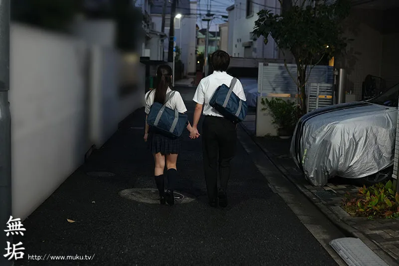 サッカー部の合宿地探しで帰れなくなって顧問と相部屋になり彼氏がいるのに中出しされまくった一日 さつき芽衣 サンプル画像10