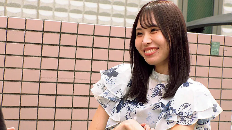 寝取られ検証!セックスレスで悩む素人奥様に「メモリアルヌードフォト」と題された雑誌の特集だと騙し、絶倫チ〇ポ男と素肌密着偽撮影会!旦那よりも若くてカチカチに反り返ったチ〇ポがマ〇コまで1cmに超接近して奥様急激欲情!?痴女覚醒! サンプル画像6