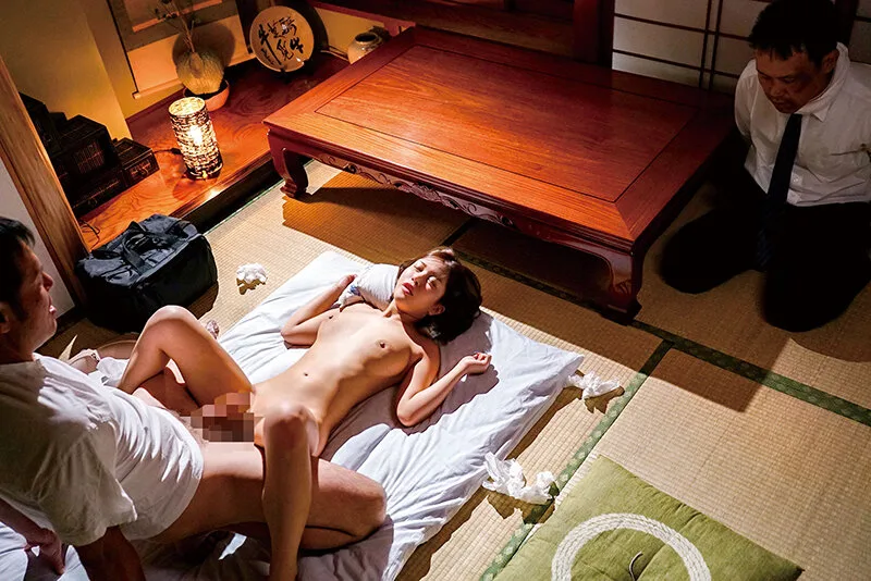 出所直後の巨根男に自宅に居座られ服役中に溜まりまくった精子を夫の目の前で明け方まで何発もぶち込まれた妻 乃木絢愛 サンプル画像7