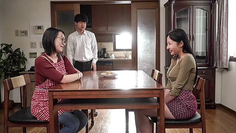 十数年ぶりに田舎から上京してきた憧れの美人な叔母が立派に剥けた巨根に欲情し、猿のように何度もヤラせてくれた話 北野未奈 サンプル画像18