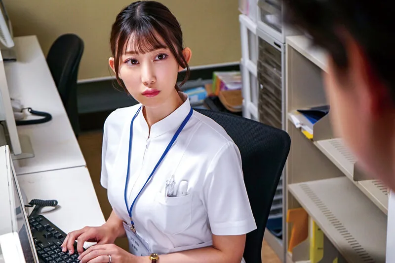 人妻看護師 背徳の巨根患者ねとられ回診ナースコール 春乃るる サンプル画像2