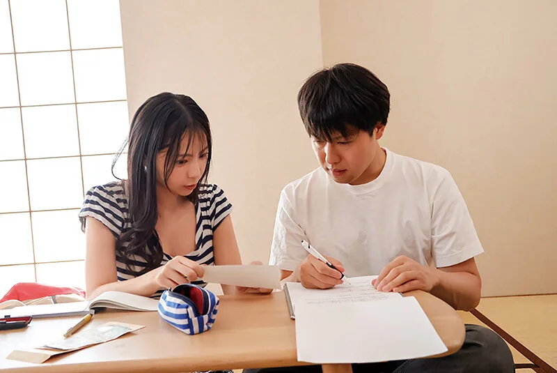 人妻と巨根青年の筆おろし孕ませ不倫 夫に内緒で密会し繰り返した中出し不貞セックスの果てに… 吉澤友貴 サンプル画像2