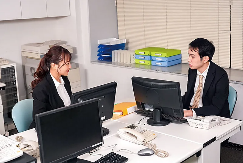ぜねこん本部の妻 大手建設のスーツ美女が汗くさデカチン労働者に蒸れたお股を突貫工事でホジられて 葉月まゆ サンプル画像4