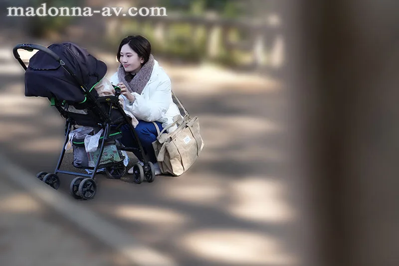 巨乳ママ借金取り立て自宅訪問レ×プ ~夫、息子、ママ友のすぐ傍で…~ 木村玲衣 サンプル画像2