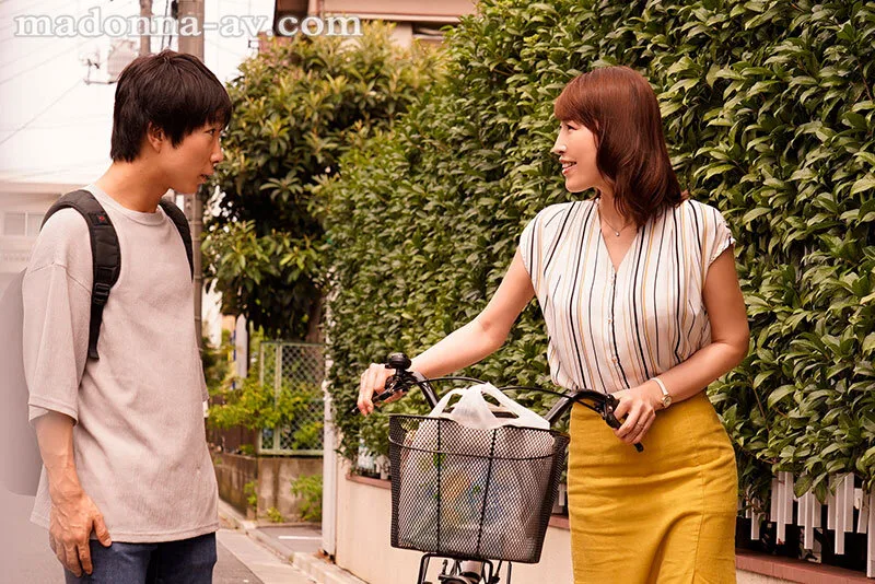 年下の学生に溺れる時給1249円の不倫‘中出し‘パートタイム。 葉月保奈美 サンプル画像2