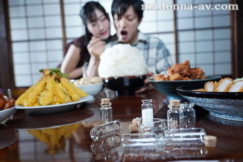 父が再婚して1ヶ月、義母に媚薬混入メシを食べさせられて、絶倫勃起モンスターに育てられていたー。その先を語るのなら義母も誤って食べてガンギマリ女になった。 吉永塔子 サンプル画像2