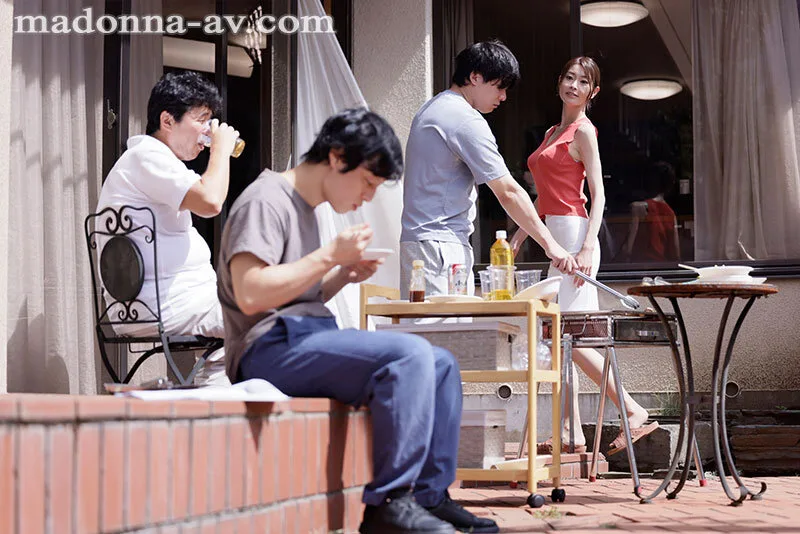 可愛くて、男らしくて、沼り始める私―。 童貞の甥に身も心も溺れる密会情事の日々―。 葵百合香 サンプル画像3