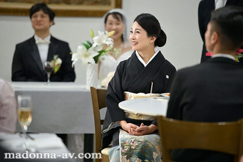 娘の幸せを見届けながら…。披露宴で娘婿に犯●れた母 一色桃子 サンプル画像1