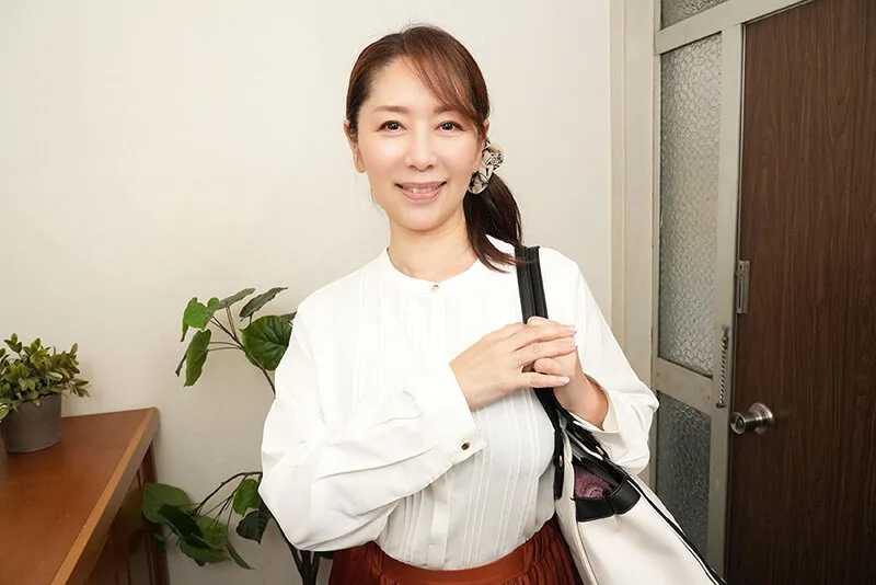 【VR】いつまで経っても子供が出来ないボク達夫婦を見かねて妻のお義母さんが手取り足取り中出し妊活指導 翔田千里 サンプル画像16