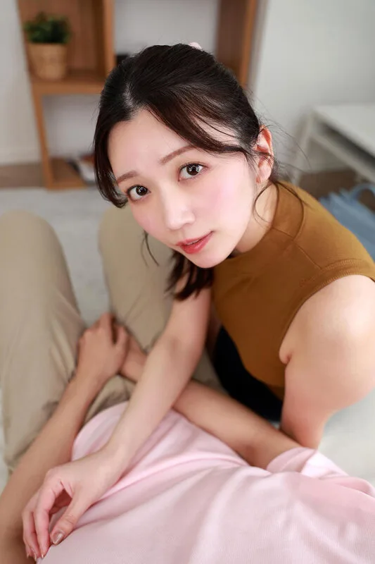 【VR】「セックスが下手くそ」と言われた兄嫁がボクで練習させて欲しいと乳首をこねくり誘惑してきた 戸川なみ サンプル画像2