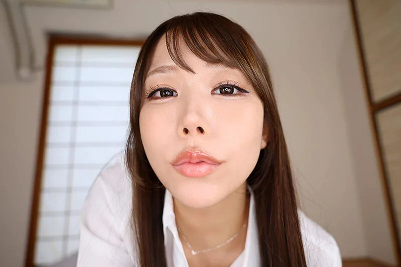 【VR】禁断の唾飲ませ カラダが動かない老いた私に生きる力を与えるのは、ほんの少しの食料と息子の嫁のヨダレです。 尾崎えりか サンプル画像14
