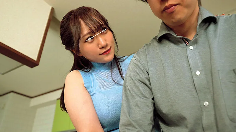 息子の同僚に一目惚れされちゃう旦那とレス状態の人妻……熱烈な告白を丁重に断るも「思い出に胸だけ揉ませてください！」と頼み込まれ5分限定で了承！！まさかの巨乳揉み放題！？「もう我慢できない…」と膣奥ナマ性交まで許してしまい家族に内緒で大量中出し！！ サンプル画像3