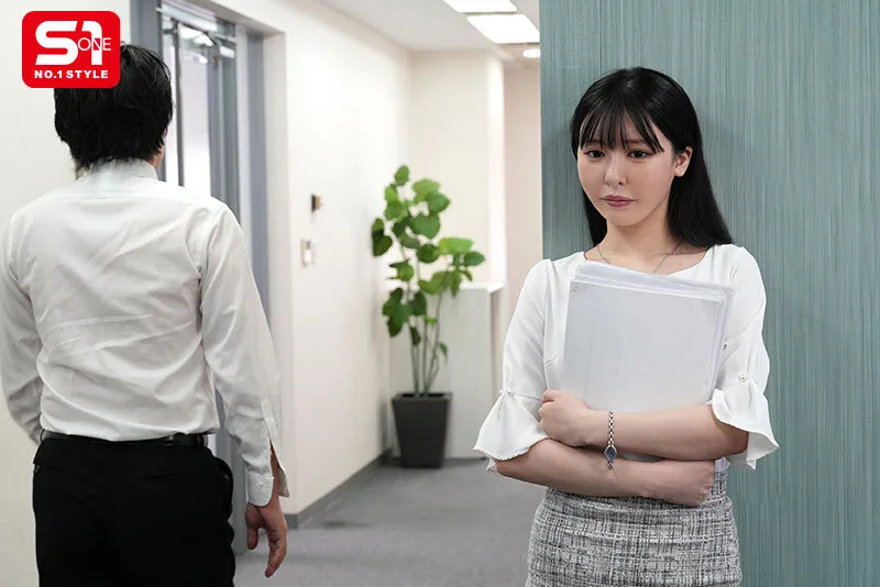二回り年下の清楚かわいい部下は既婚者の私を狂わせる魔性のおじさんキラーで更に性欲モリモリだったんです。 黒島玲衣 サンプル画像1