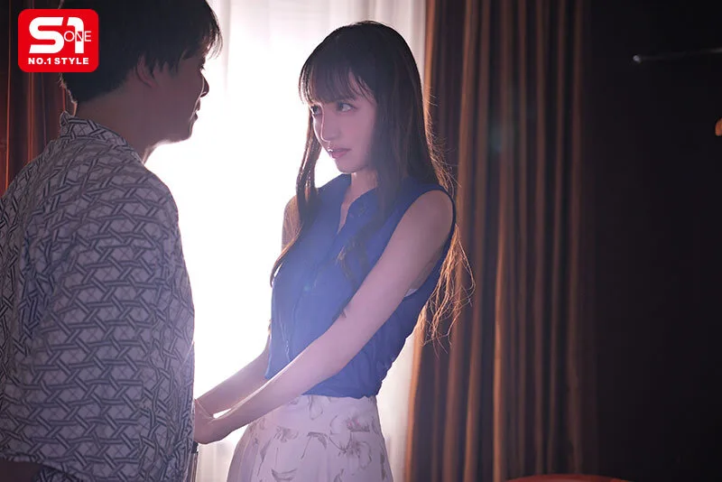 ロケ先で軽蔑している中年セクハラプロデューサーとまさか相部屋に… 朝まで続く絶倫性交に不覚にも感じてしまった地上波アイドル 石田佳蓮 サンプル画像1