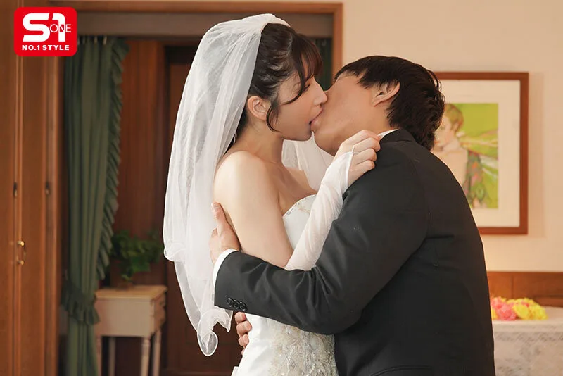 結婚式間近の花嫁、新郎との愛あるSEXよりも男性ウェディングプランナーから無理やり犯●れるほうがま●こビチャ濡れでイキまくる。 七ツ森りり サンプル画像4