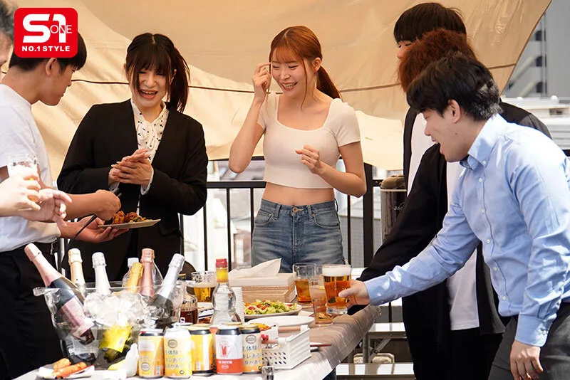 会社バーベキューであれよあれよと社員全チ●ポに股を開いちゃう…お酒で激チョロOL(しかも既婚者) 笹倉彩 サンプル画像1