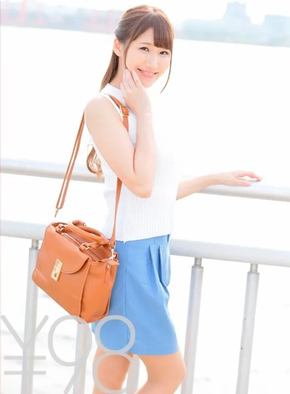 【特価】Gカップ巨乳人妻ほのかちゃんとの不倫中出しセックス。男のいいなりの彼女の手を拘束してバックで動かしご奉仕させる。男から突かれイッた彼女に言葉責め。拘束解かれ爆乳揺れる騎乗位では彼女がひたすら動き男の指示でイク。精子欲しいというのでそのまま中出し!