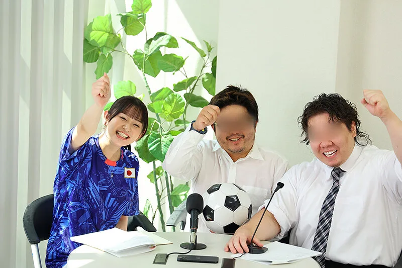 サッカー番組で大人気!同じテレビ局で働く幼馴染のキャスターが週刊誌にすっぱ抜かれた!僕が最初に好きだったのに(BSS)、実はサッカー選手やプロデューサーと誰とでも寝るただのヤリマンで、、、 静河 サンプル画像2