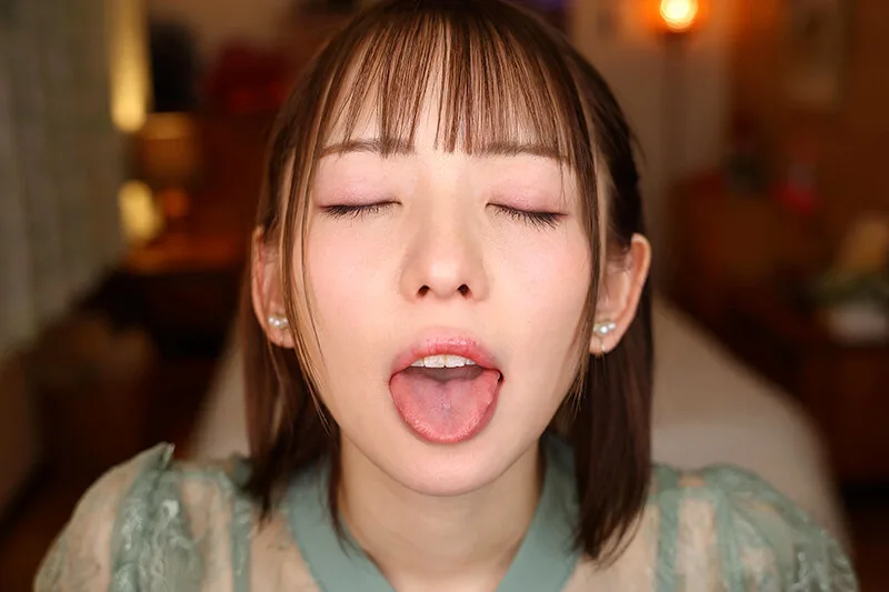 【VR】【8K VR】同窓会で再会した元彼女が婚約中のボクに迫ってきた話…西元めいさ サンプル画像4