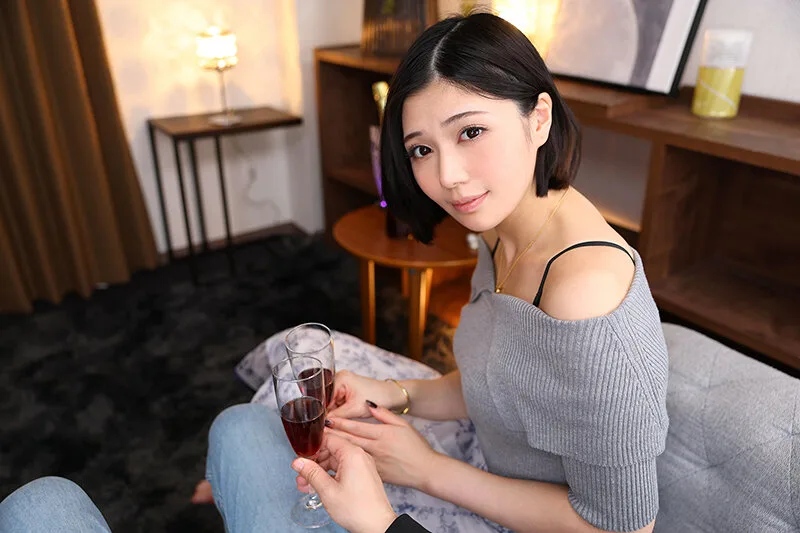 【VR】【8K VR】アプリ初心者の大学生チ〇ポを濡れ舌じゅぽフェラでしゃぶり尽くし、底なし性欲で精子を貪り続ける口もマ〇コもチ〇ポで満たす淫乱性狂人妻 真野祈 サンプル画像3