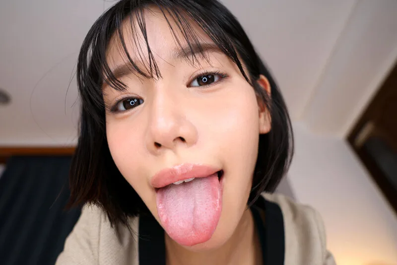 【VR】【8K】悩める男性を緩急つけた手淫・口淫と優しい多幸淫語で正しい射精へ導いてくれる出張専門母性溢れる子持ち人妻看護師 梅田みなみ サンプル画像13
