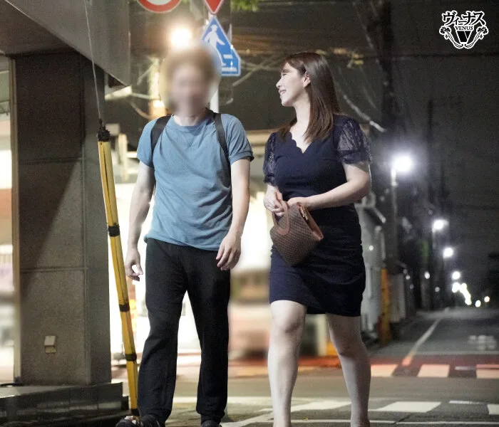 打ち上げ飲み会帰り相部屋NTR 旦那の愚痴を聞いてくれる優しいバイト君(隠れヤリチン)と私(夫は出張中で欲求不満)が中出しセックスしまくった夜 翔田千里 サンプル画像3