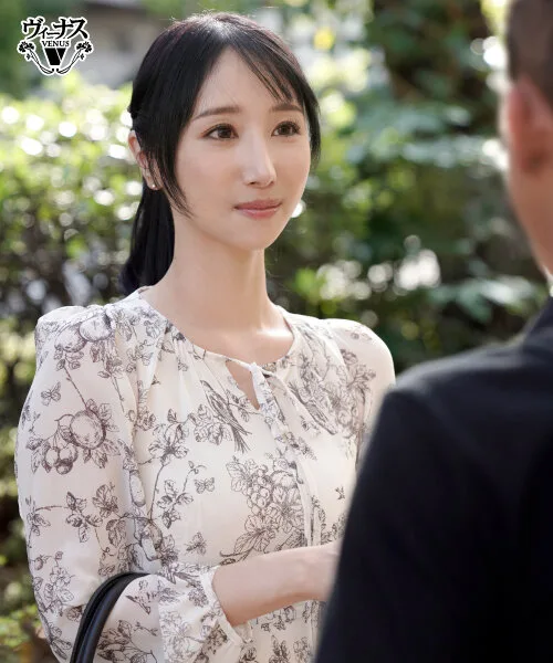 バイト先で働く美しい人妻を家に連れ込み中出しセックス 小野坂ゆいか サンプル画像3