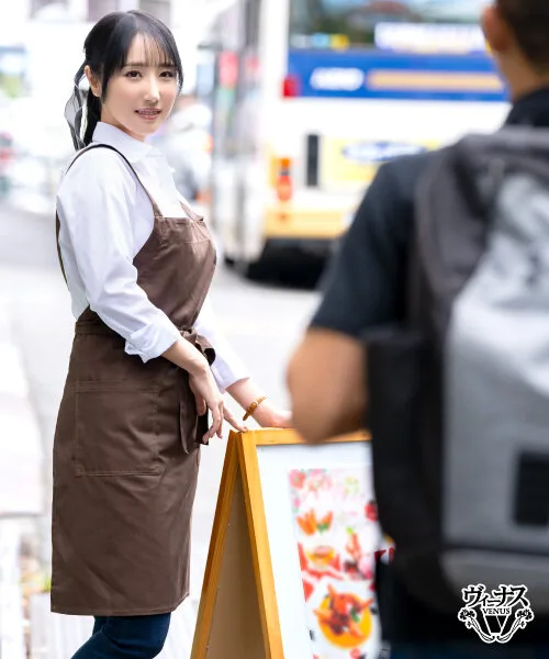 バイト先で働く美しい人妻を家に連れ込み中出しセックス 小野坂ゆいか サンプル画像9