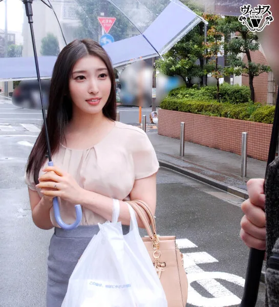 バイト先で働く美しい人妻を家に連れ込み中出しセックス 月野かすみ サンプル画像3
