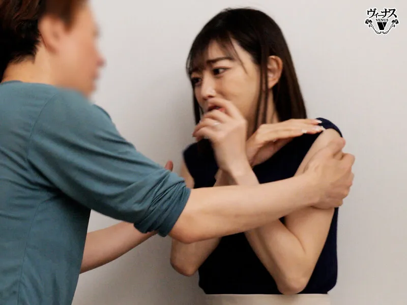 僕の前では清楚な妻が隣人の中出し肉便器になっていた 蒼山愛奈 サンプル画像4