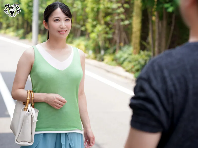 バイト先で働く美しい人妻を家に連れ込み中出しセックス 東ふうか サンプル画像3
