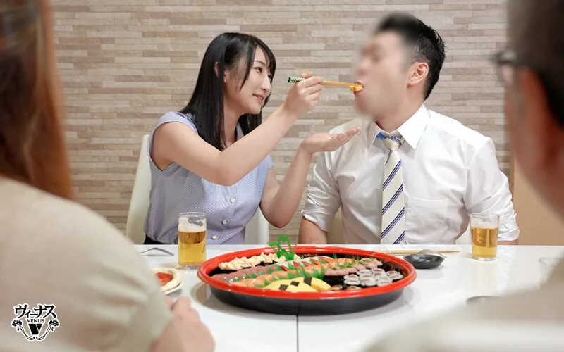 社内一キレイな先輩女子が早く結婚しろとうるさい両親を安心させるために恋人のフリを頼んだ後輩男子と実家に行ったら中出しセックスするハメに…何度もイカされて本当に好きになっちゃった 雪代一鳳 サンプル画像4