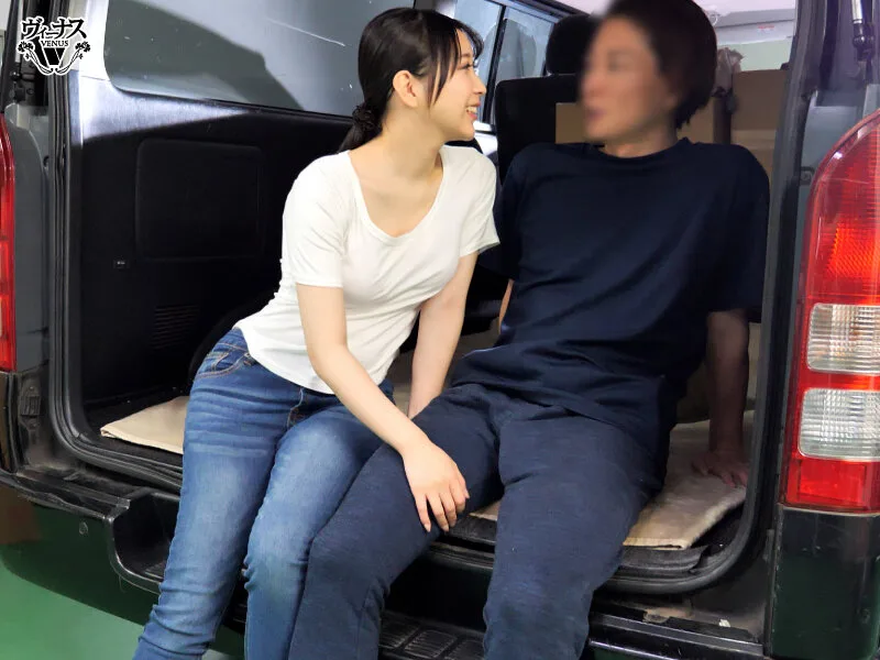 カーセックスが好きな人妻は荷物を届けて性欲を満たすフェラチオ上手なペロフェッショナル宅配ドライバー 深月香苗 サンプル画像11