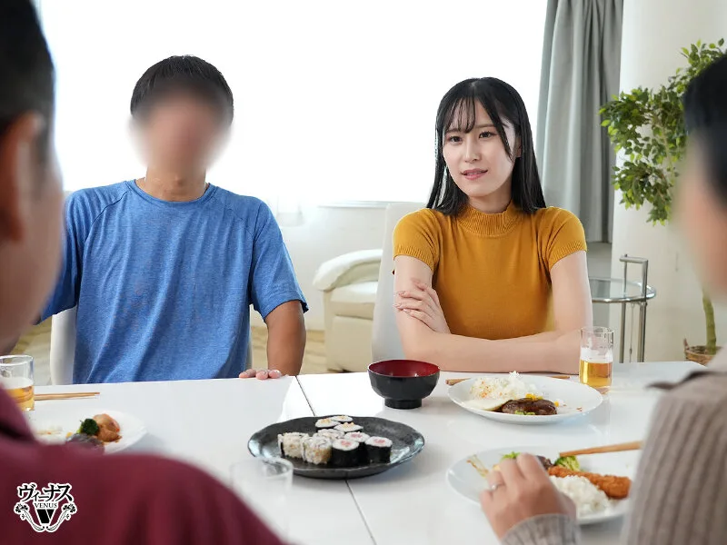 社内一キレイな先輩女子が早く結婚しろとうるさい両親を安心させるために恋人のフリを頼んだ後輩男子と実家に行ったら中出しセックスするハメに…何度もイカされて本当に好きになっちゃった 雨宮ひびき サンプル画像5
