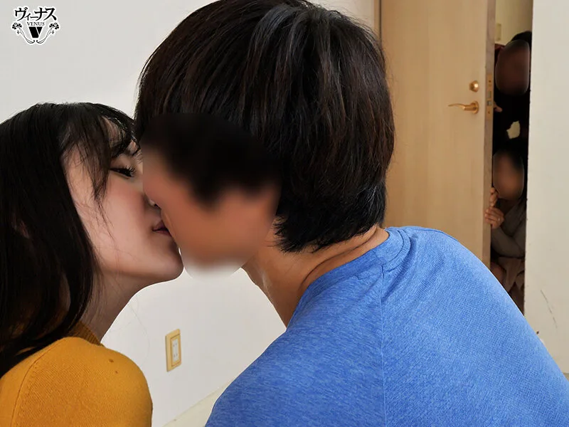 社内一キレイな先輩女子が早く結婚しろとうるさい両親を安心させるために恋人のフリを頼んだ後輩男子と実家に行ったら中出しセックスするハメに…何度もイカされて本当に好きになっちゃった 雨宮ひびき サンプル画像9