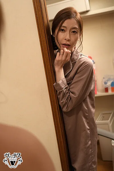 お義母さん…そこはっ!!セックスがしたくて義息の元気なオチンチンを支配しようと企てる嫁の母親 葵百合香 サンプル画像5